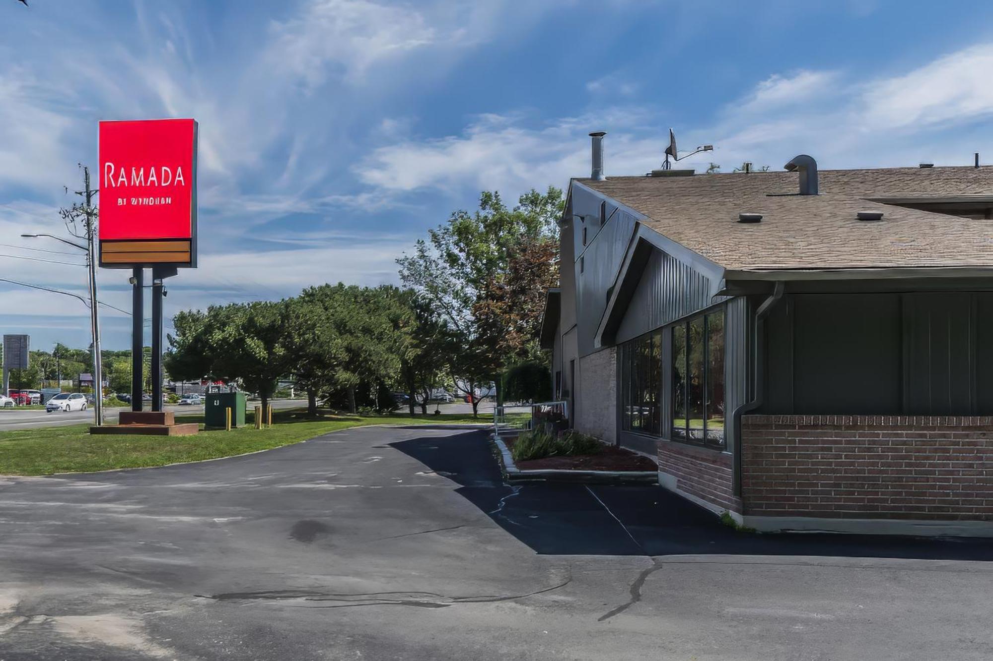 Motel Ramada By Wyndham Kingston Exterior foto