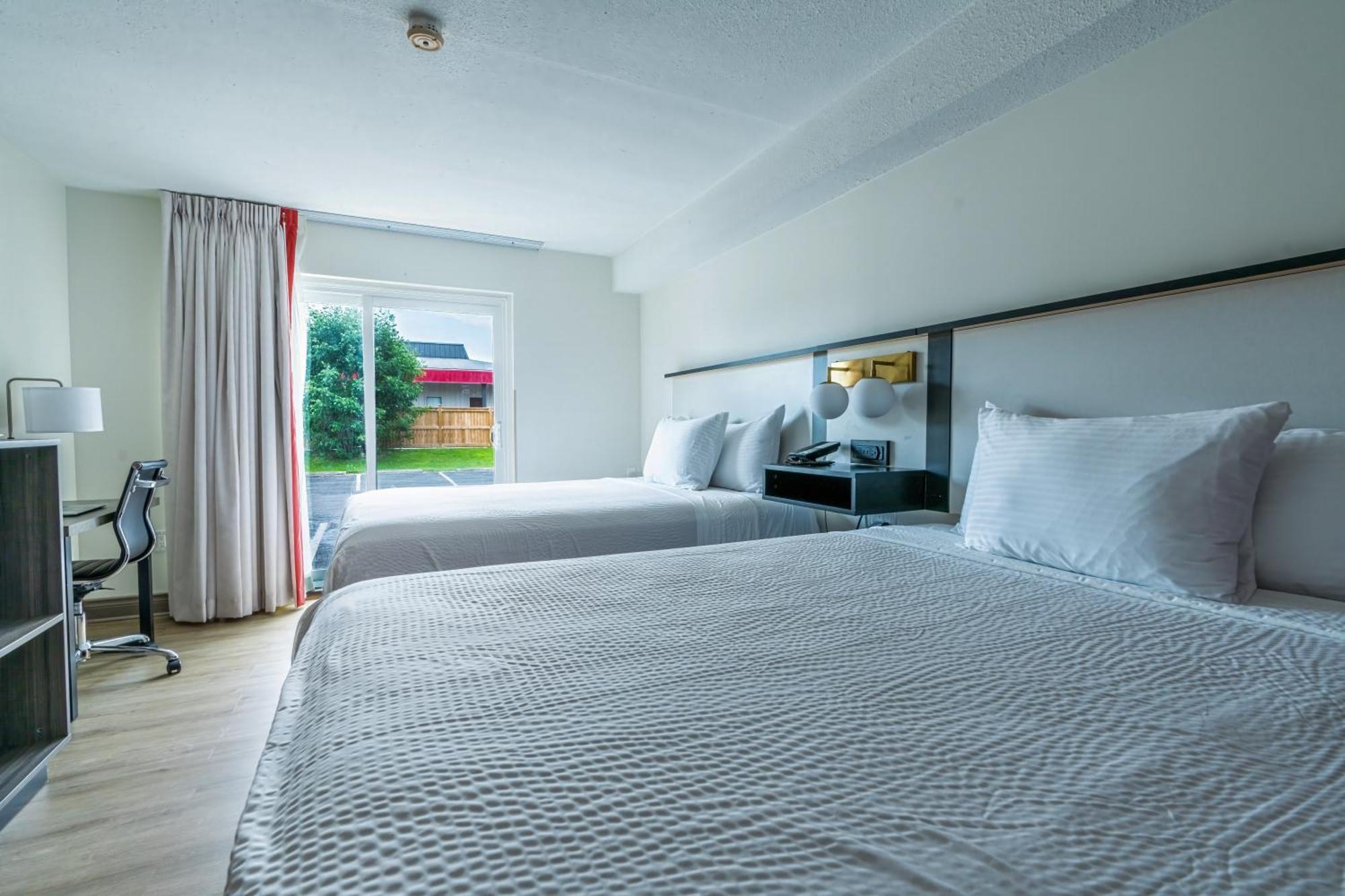 Motel Ramada By Wyndham Kingston Exterior foto