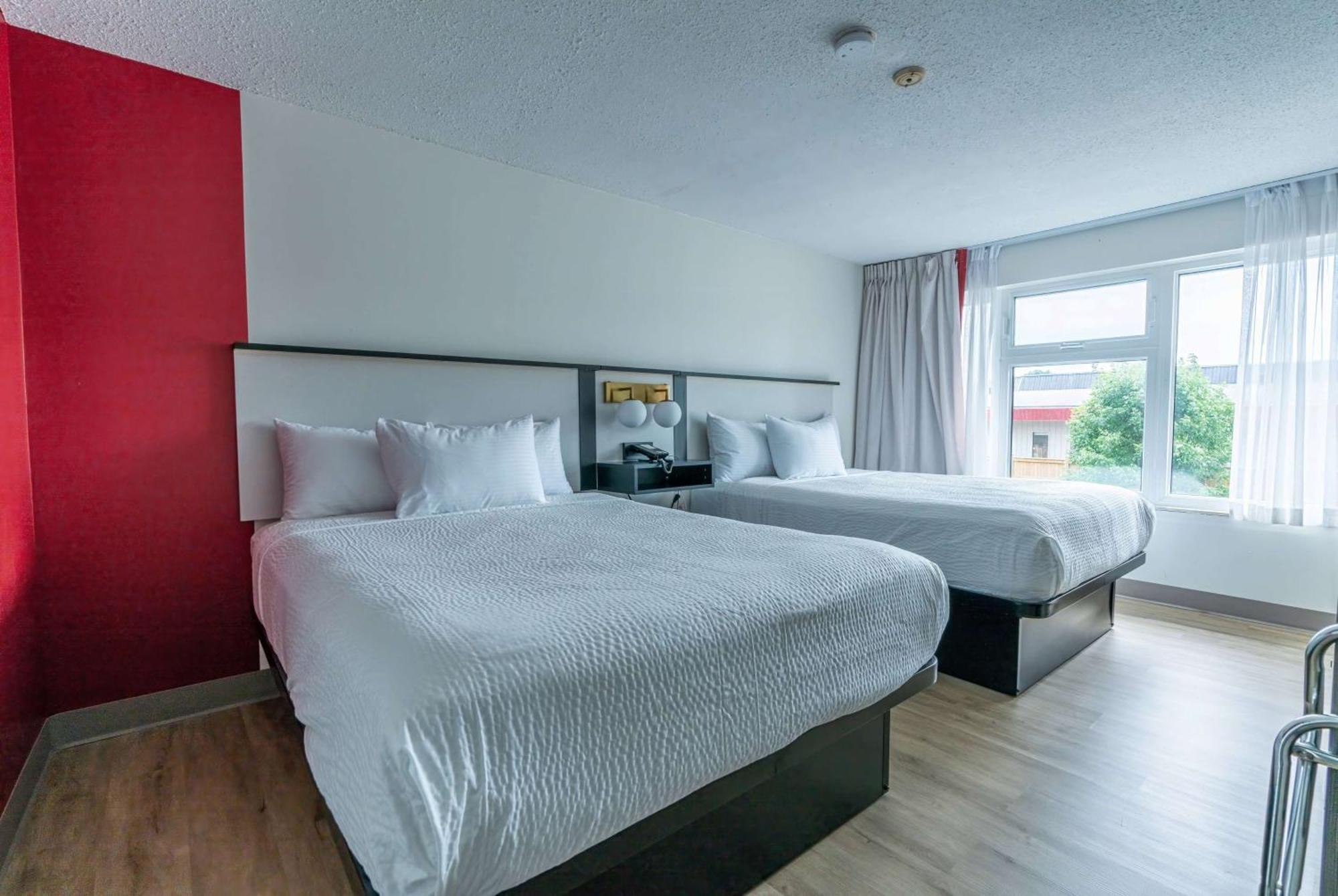 Motel Ramada By Wyndham Kingston Exterior foto