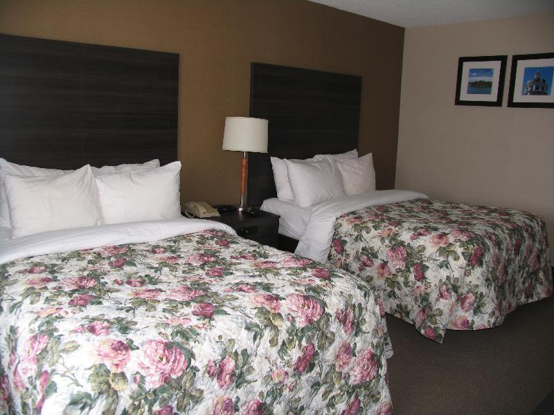 Motel Ramada By Wyndham Kingston Exterior foto