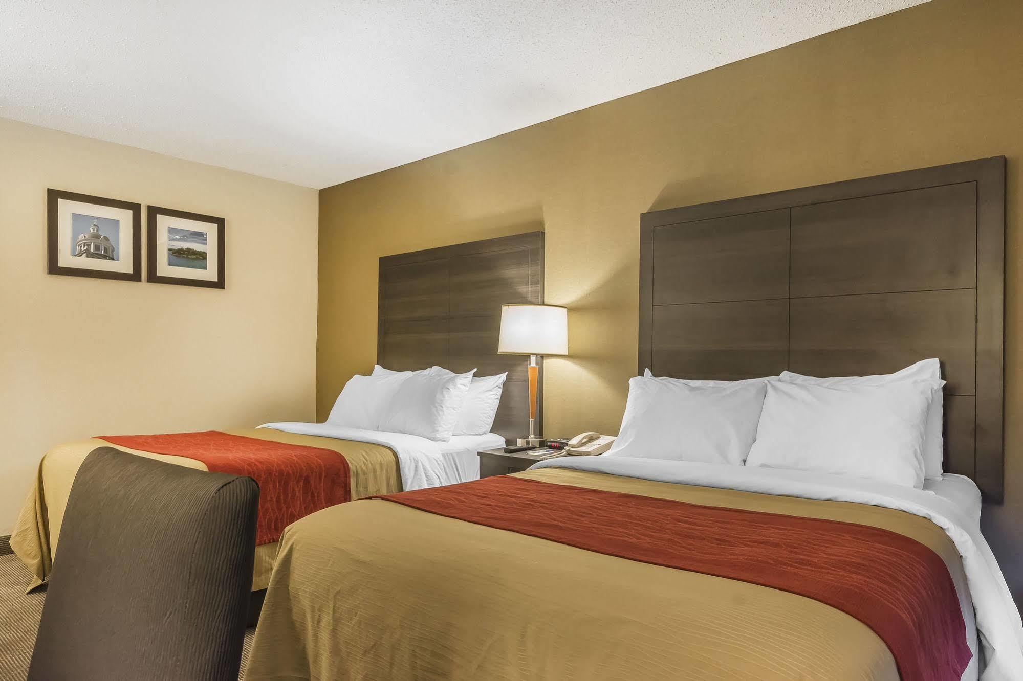 Motel Ramada By Wyndham Kingston Exterior foto