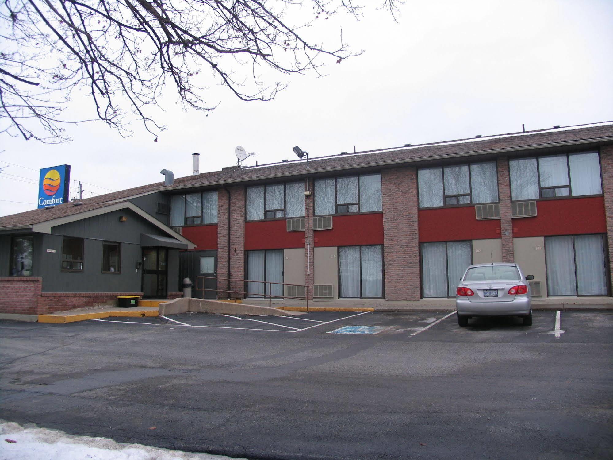 Motel Ramada By Wyndham Kingston Exterior foto