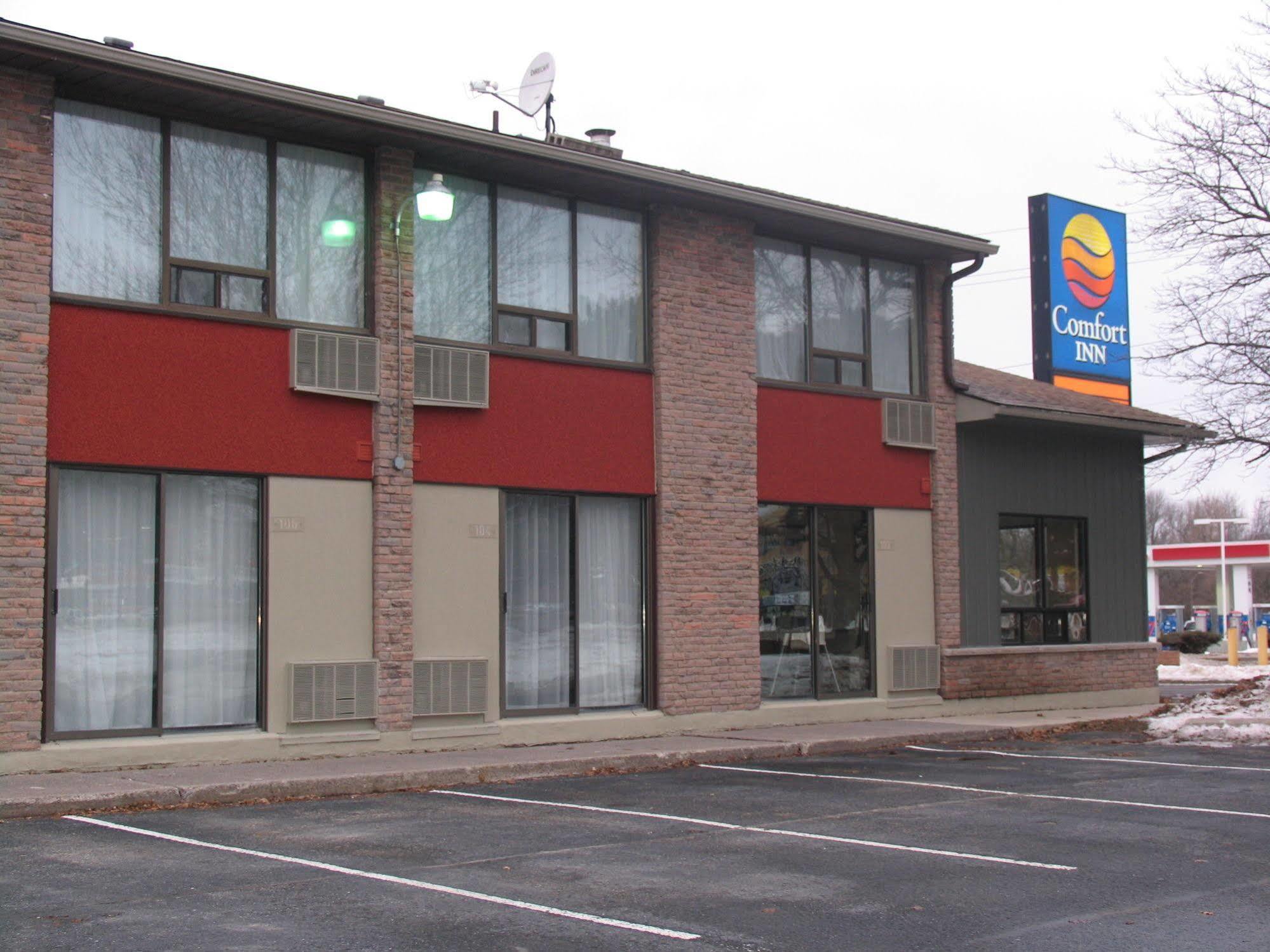 Motel Ramada By Wyndham Kingston Exterior foto