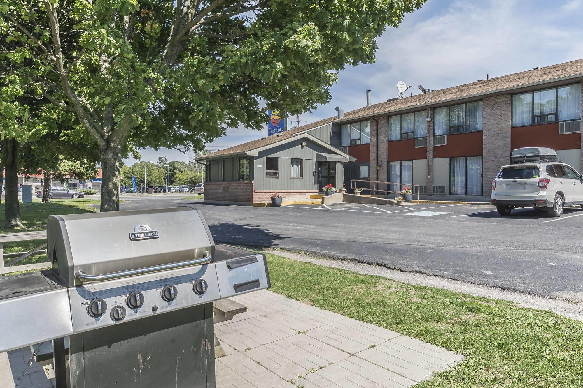Motel Ramada By Wyndham Kingston Exterior foto